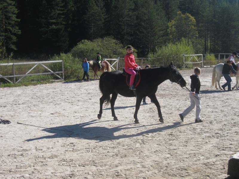 j 077